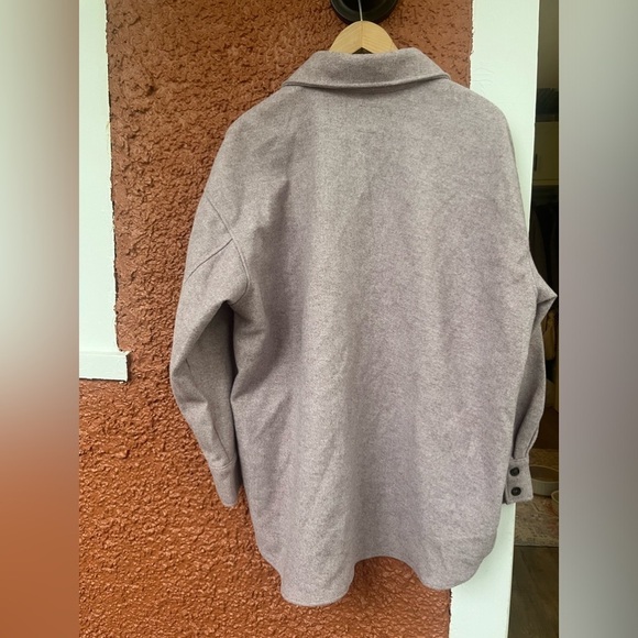 Women’s H&M Shirt Jacket in Jersey. Light Purple/ Lavender. Size Medium - Picture 5 of 8